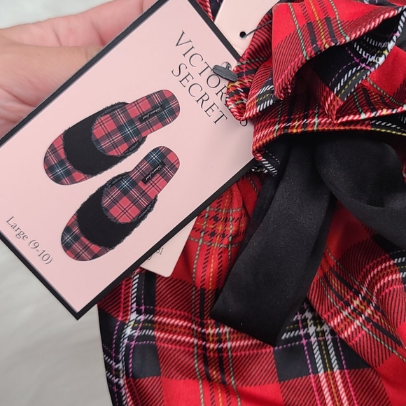 VICTORIA'S SECRET Signature Satin Slipper - Picture 6 of 11